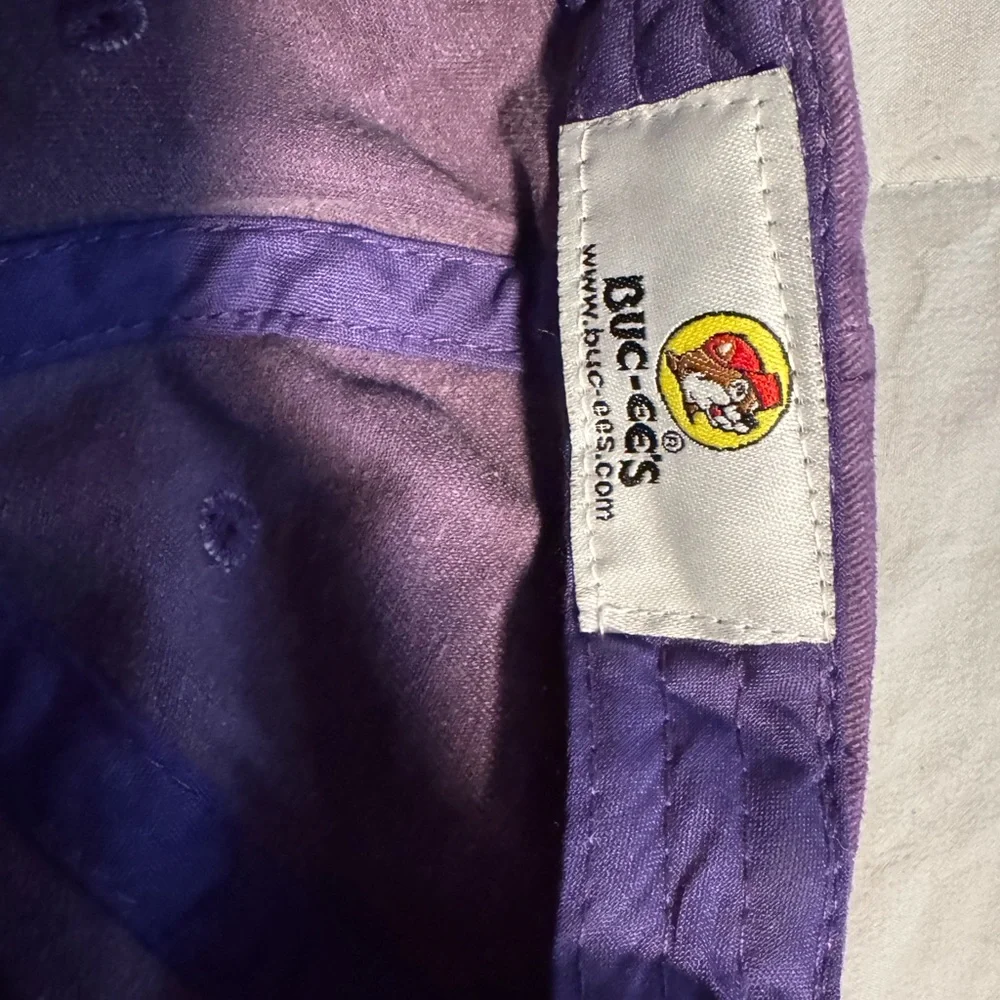 NWT Buc-ees hat. Purple featuring our favorite Beaver - Picture 4 of 4